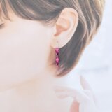 〈痛くない〉〈挟めるだけ〉スパイラルデザインイヤリング・フェイクピアス《ビビッドピンク》(両耳用)(調節可)の画像