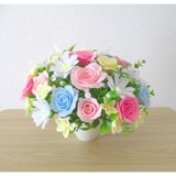 フェルトの花＊ペールカラーのフェアリーアレンジメント＊薔薇とマーガレット＊フェルトフラワー 贈り物 アートフラワーの画像