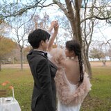 実例写真！トップスのみ あんず色 ソフトチュール ふわふわ袖 ラッフルフリル 前撮りの画像