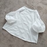 サマーセール！ビッグドット上質ホワイトコットンパフスリーブブラウスの画像