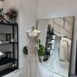 ウェディングドレス Vネック 長袖 ビジュー マーメイドライン 韓国風ドレス 細見えシルエット 結婚式の画像