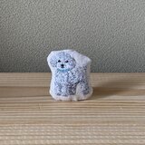 青い首輪のトイプードルさん　刺繍ブローチ