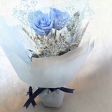 プリザーブドフラワー／大輪空色ローズと小花の花束柔らかな風／花束ラッピング