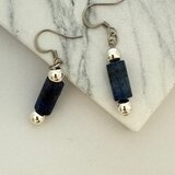 【フックピアス】筒状アンティークラピスとシルバービーズ２粒