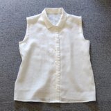 麻素材のノースリーブブラウス