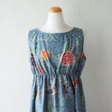 蝶が舞い飛ぶワンピース