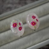 ローズクォーツとコスモス、金箔のイヤリング ピアス