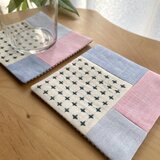 《数量限定》刺し子コースター2枚セット　パッチワーク十字/ピンクブルー　プチギフト　ギンガムチェック　カラフル　パステル