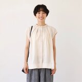 夏の快適さと上品さを兼ね備えた リネン フリル襟ブラウス 　ベージュ　250716-1