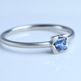 Pt900 ブルーサファイアのプリンセスカットリング