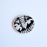 北欧風ビーズで飾ったことりと小さなお花のミニ刺繍ブローチ【botanical】#390