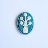 北欧風ビーズで飾ったミニ刺繍ブローチtree【hokuo】#393