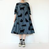 こなまいきな黒猫のワンピース＊ポケット付き＊国産コットン　綿100％＊五分袖＊ブルーグレー