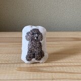 トイプードルさん　刺繍ブローチ