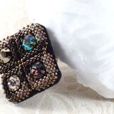 Chocolat　ビーズ刺繍のブローチ