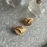 YA112-【 AVON 】エイボン・ヴィンテージイヤリング 1970s Gold Tone Whispering Leaves