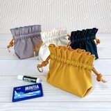 倉敷帆布　フリルバネポーチ マチ広　小物収納　自立　マルチポーチ　巾着　　カラビナ付き