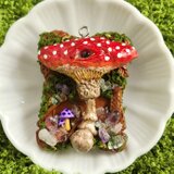 額から飛び出す森のきのこ　大きめペンダント