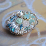 刺繍ブローチ　スワロフスキークリスタル