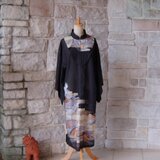 レトロクラシカル　黒地のシックな和の雰囲気　着物スリーブワンピース　着物リメイク　一点物　洗える着物ドレス