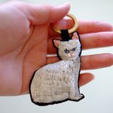 刺繍のチャーム/白猫
