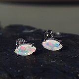 マーキスカットオパールのスタッドピアスSilver925　～風花（かざはな）