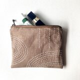 カフェオレ色の キャンバス生地の刺し子ミニポーチ