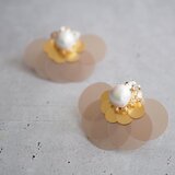 『wing』（ベージュグレー）大ぶり　ピアス/イヤリング【受注】送料無料