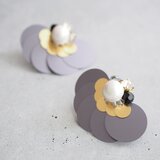 『wing』（チャコールグレー）大ぶり　ピアス/イヤリング【受注】送料無料