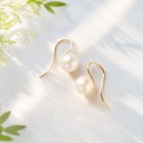 テリに深みのある貝パールのフックピアス～14KGF