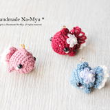 【受注制作】あみぐるみ：小さな金魚・約3cm／和カラー：赤・ピンク・水色＜コットン100%＞