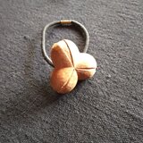 お茶の実　髪留め