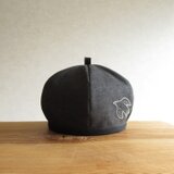 鳥さんの刺繍、ベレー帽　スミクロのコットン