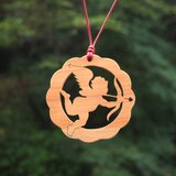 キューピットの木製オーナメント