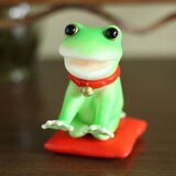 可愛らしく懺悔するカエル