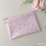 リバティ ラミネート ベッツイ ナデシコピンクのフラットポーチ＊内側仕切り＊20cmファスナー＊