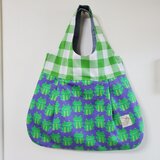 ギャザー切替えラウンド型トートバッグ(カエル×ブロックチェック柄)