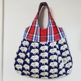 ギャザー切替えラウンド型トートバッグ(ブタ×タータンチェック柄)