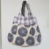 ギャザー切替えラウンド型トートバッグ(北欧フラワー×ブロックチェック柄)