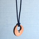 椿の木のペンダント【ねんねん】藍