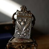 カルネドバルの形をしたコンパクトミラー　ミラー　シャトレーン　フランスアンティーク  アンティークのある暮らし