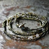 フランスアンティークカットメタルビーズとハーキマーダイヤモンド、琥珀＆クリアビーズの2連ネックレス