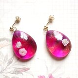 レジンアート　ドロップピアス〈彷徨う小指〉