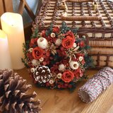 やさしい灯りに包まれるクリスマスリース　ガーデン