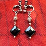 イヤリング/ピアス　黒　天然石　オニキス　レディースブランド