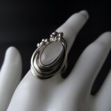 上品な色味・ムーンストーンのシルバーリング