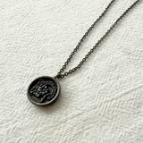 アンティークボタンネックレス／花と馬蹄ボタン