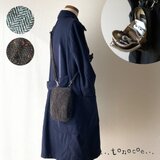 〔受注生産〕みがるにおでかけ！　パッとひらいてサッと出せる　ウールヘリンボーンのスマホショルダー　Sサイズ