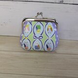 可愛いインコが並ぶぷっくり手のひらお手玉がま口