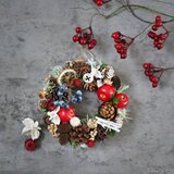 25 クリスマス りんごと松ぼっくりと青いベリーのリース★mini 17㎝